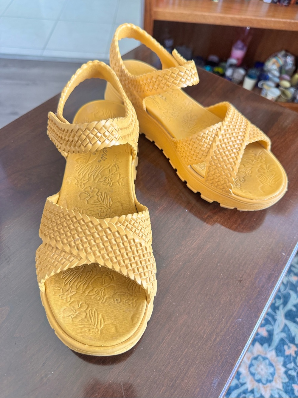 Sketchers Yellow Sandals